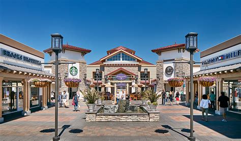 san francisco premium outlets hours.